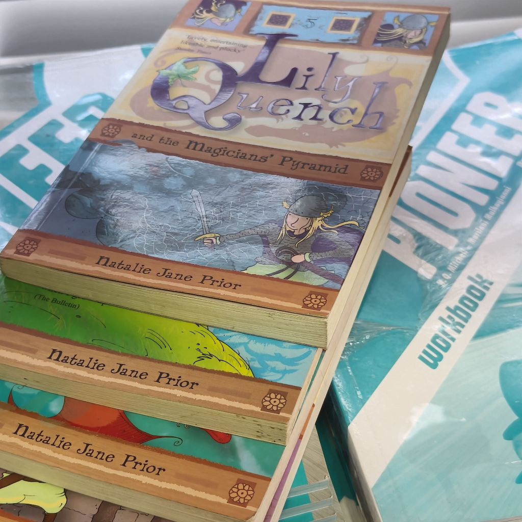 Sách - Tiểu thuyết tiếng Anh cho trẻ - Lily Quench Jane Prior