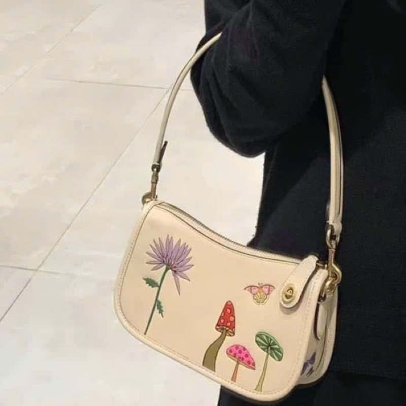 Túi coach swing kẹp nách cho nữ