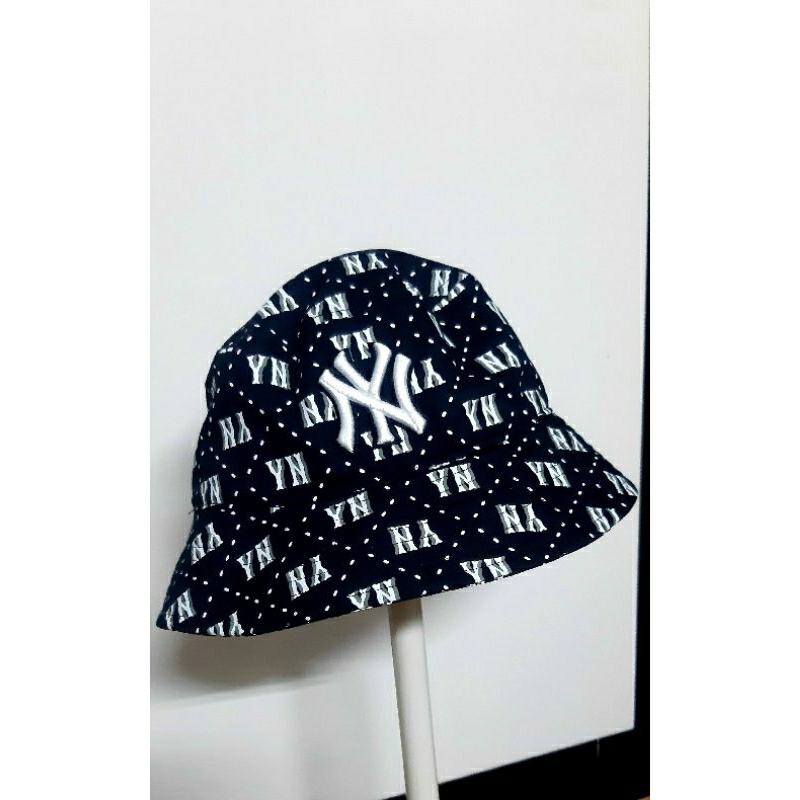 Mũ bucket và mũ lưỡi trai