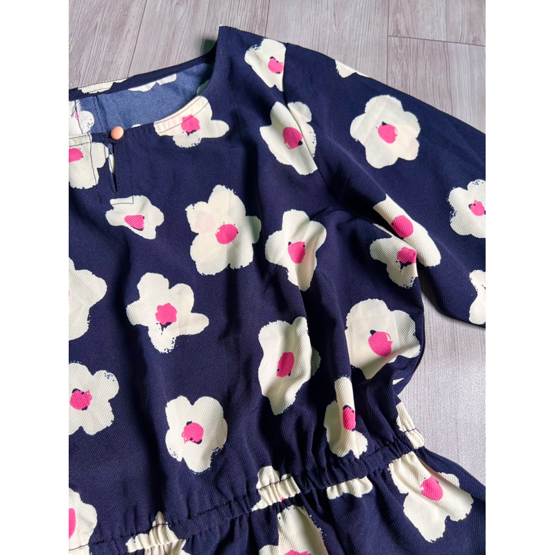 THANH LÝ ĐẦM ĐEN NỀN HOA NGẮN TAY