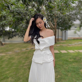 Áo trễ vai đắp chéo