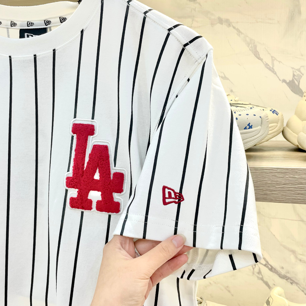 Áo Thun New Era - Áo La Kẻ Sọc *Bông Đỏ* - Trắng - Code: 19500183