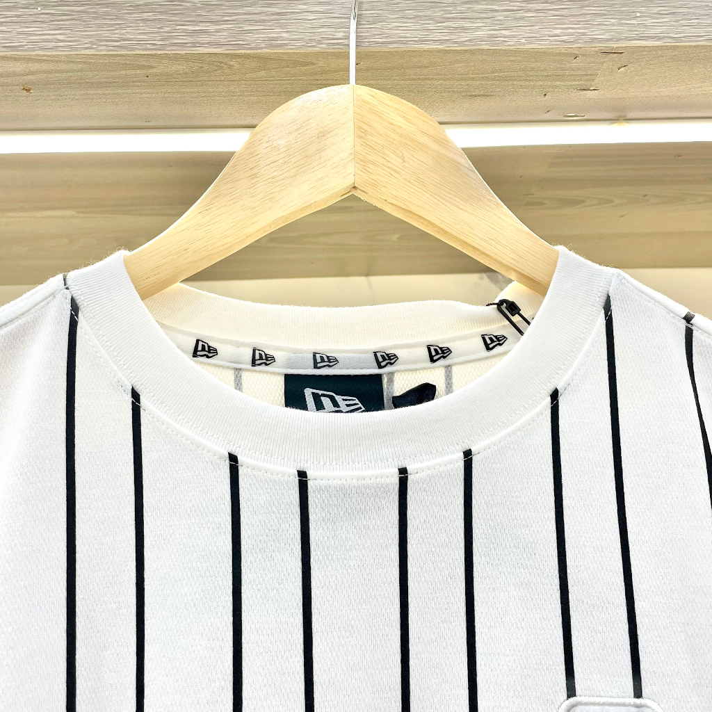 Áo Thun New Era - Áo La Kẻ Sọc *Bông Đỏ* - Trắng - Code: 19500183