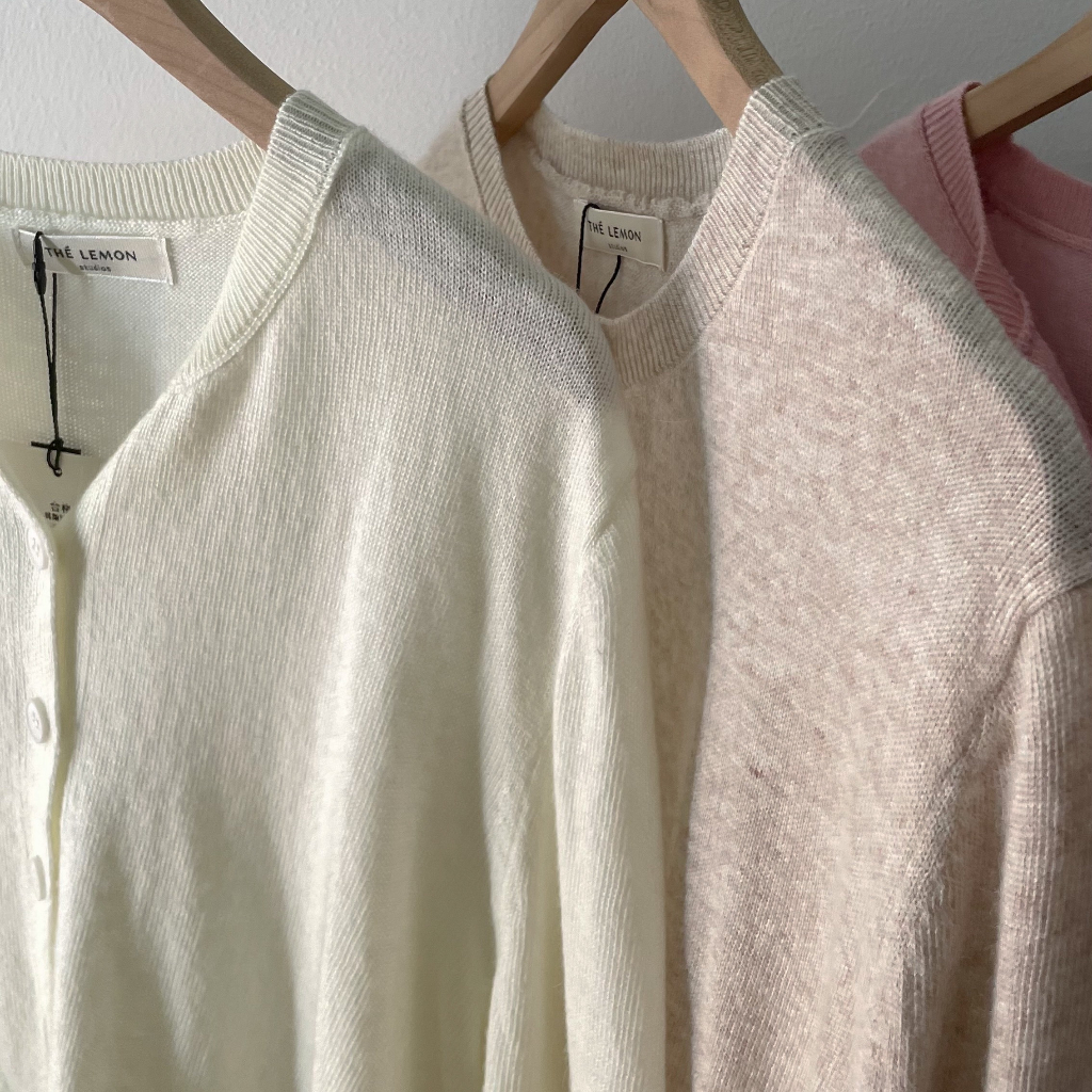 Áo len mỏng cổ tròn cài cúc tay bo 023