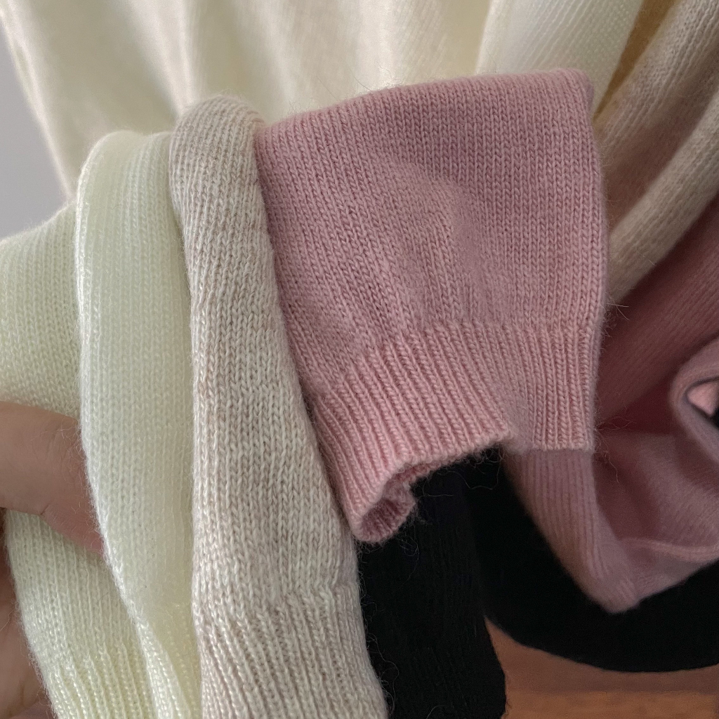 Áo len mỏng cổ tròn cài cúc tay bo 023