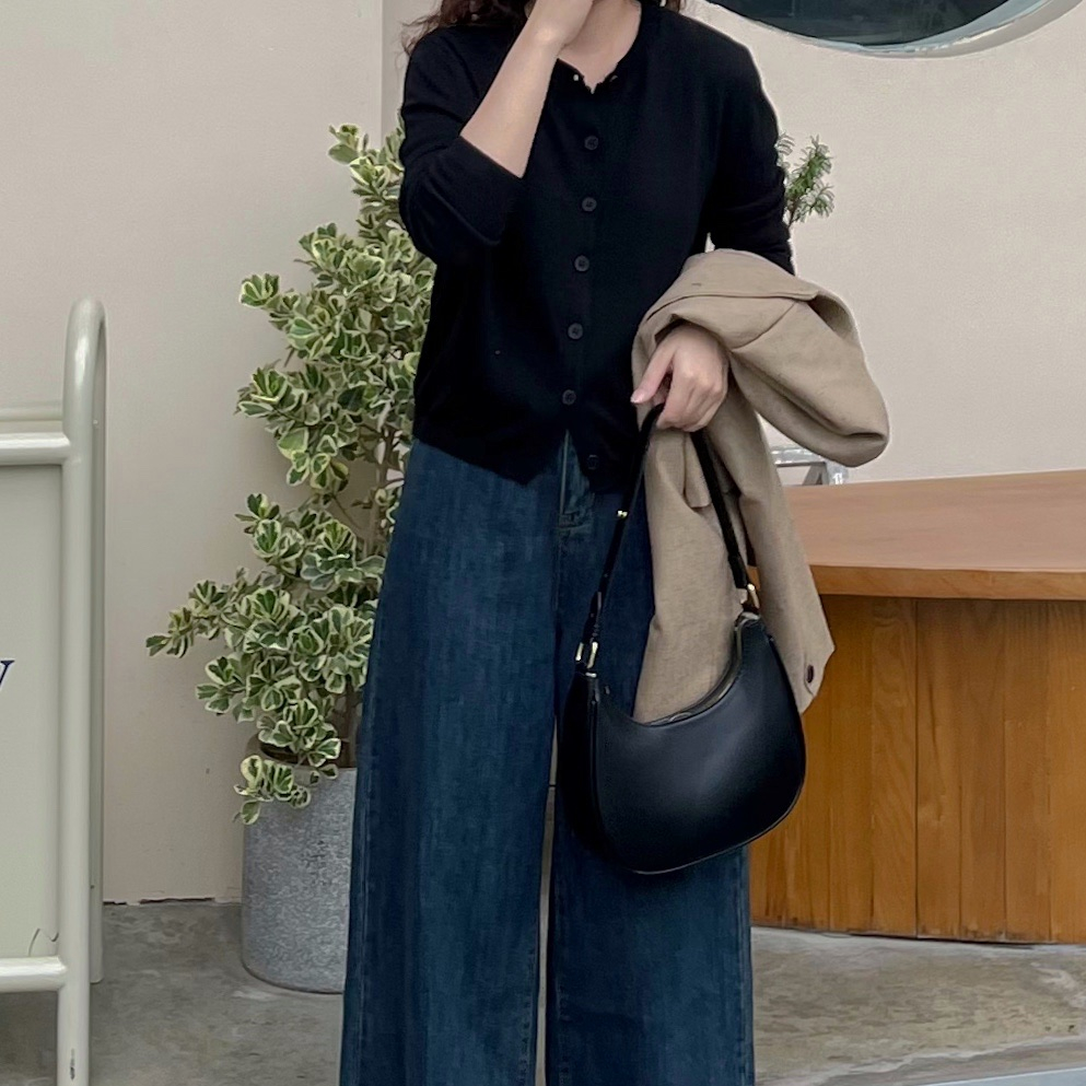 Áo len mỏng cổ tròn cài cúc tay bo 023