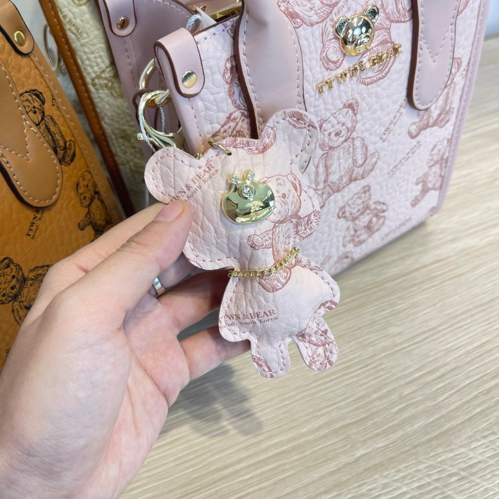 Túi Xách Tote Đeo Chéo Tặng Charm Hoạ Tiết Gấu lớn