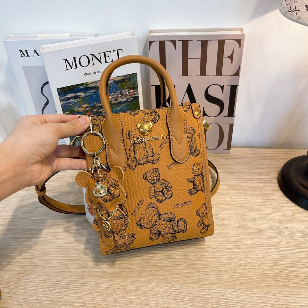 Túi Xách Tote Đeo Chéo Tặng Charm Hoạ Tiết Gấu lớn