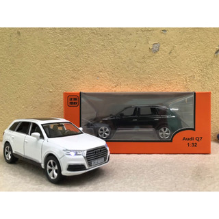 Mô hình xe AUDI Q7 2021 1:32