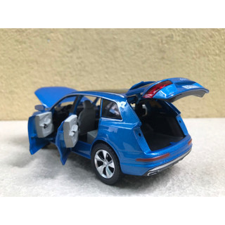 Mô hình xe AUDI Q7 2021 1:32