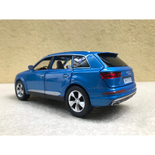 Mô hình xe AUDI Q7 2021 1:32