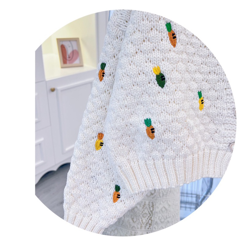 Áo len thêu cà rốt