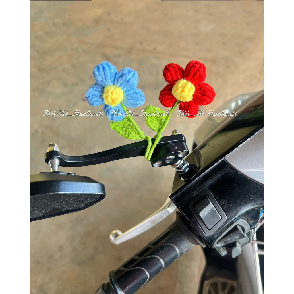 Bông hoa handmade bằng len gắn xe, treo xe, trang trí kính hậu dễ thương