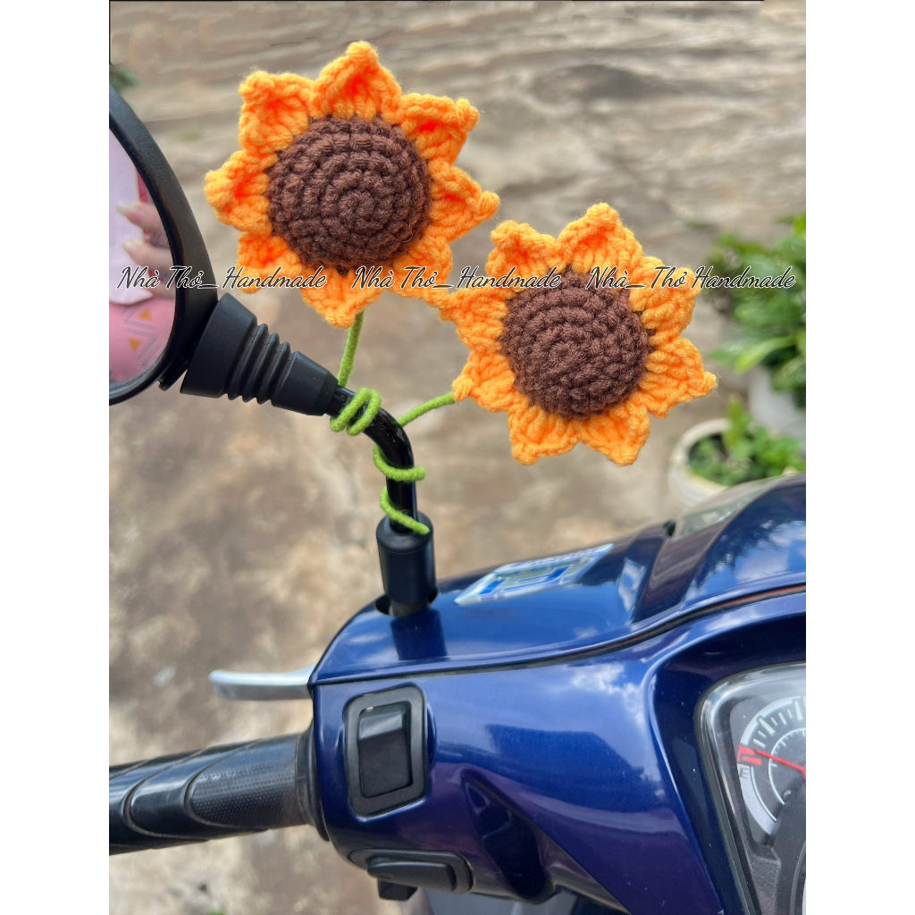 Bông hoa handmade bằng len gắn xe, treo xe, trang trí kính hậu dễ thương