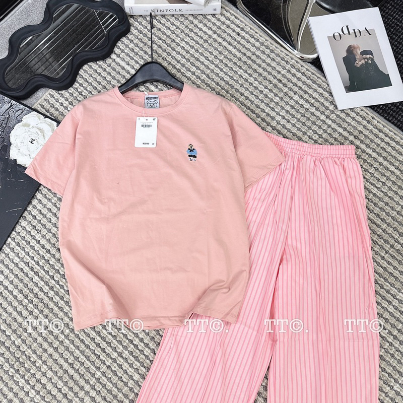 Bộ Áo Cotton Tàu Thêu Gấu Phối Quần Đũi Kẻ Sọc Dài