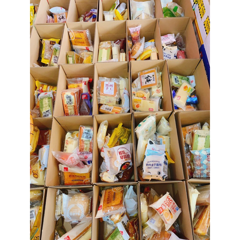 Bánh mix nội địa thùng 500g . Ngày in trên bánh là lô sxuat. HSD 3-6 tháng.