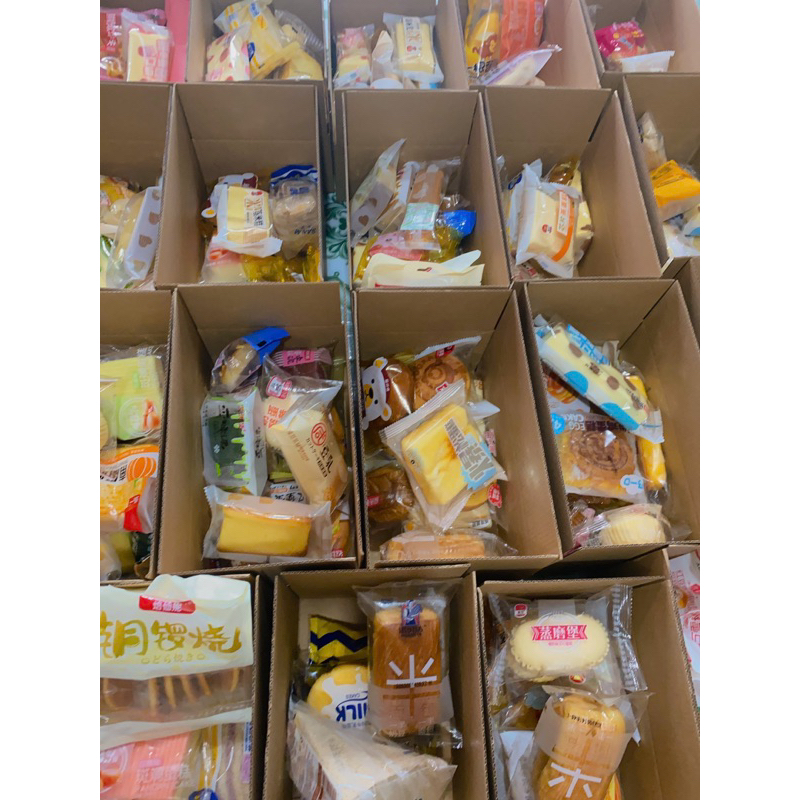 Bánh mix nội địa thùng 500g . Ngày in trên bánh là lô sxuat. HSD 3-6 tháng.