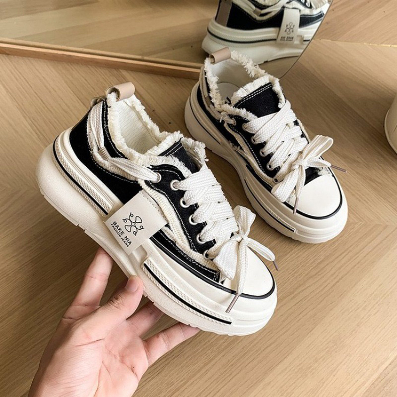 Giầy thể thao Turua gắn tem đế 3cm chất vải canvas siêu êm