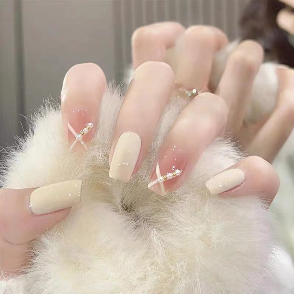 Bộ 24 móng tay giả nail box đính đá, đính charm xinh xắn kèm keo dán.