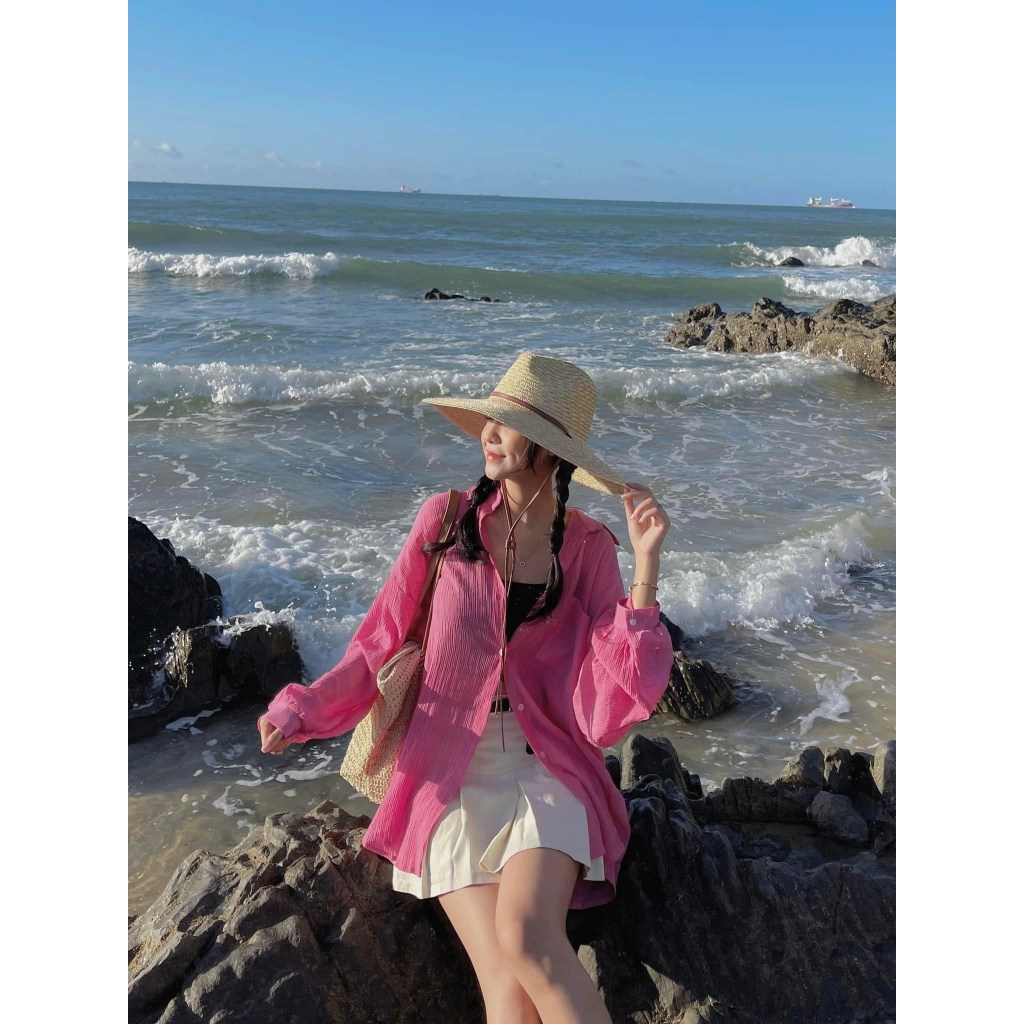 Set 4 món áo 2 dây đen, chân váy xếp ly trắng, áo khoác sơ mi hồng