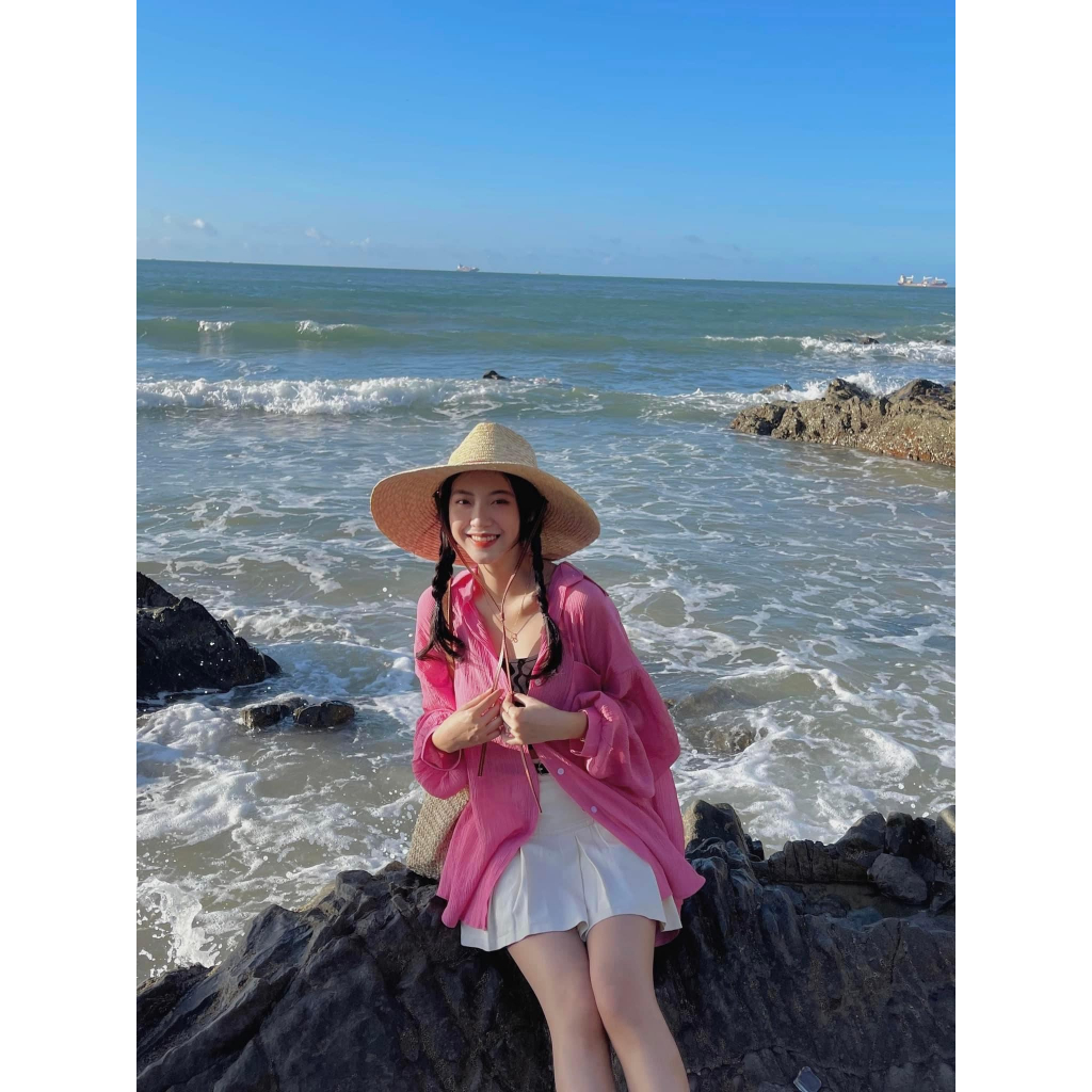 Set 4 món áo 2 dây đen, chân váy xếp ly trắng, áo khoác sơ mi hồng