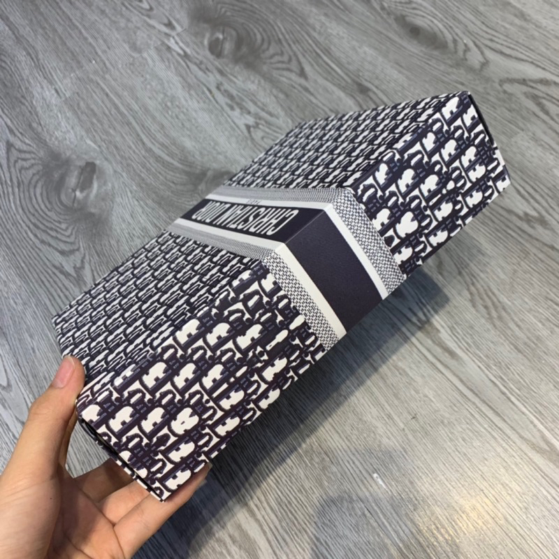 Hộp đựng áo fullbox kèm bill thẻ dành cho khách mua áo.