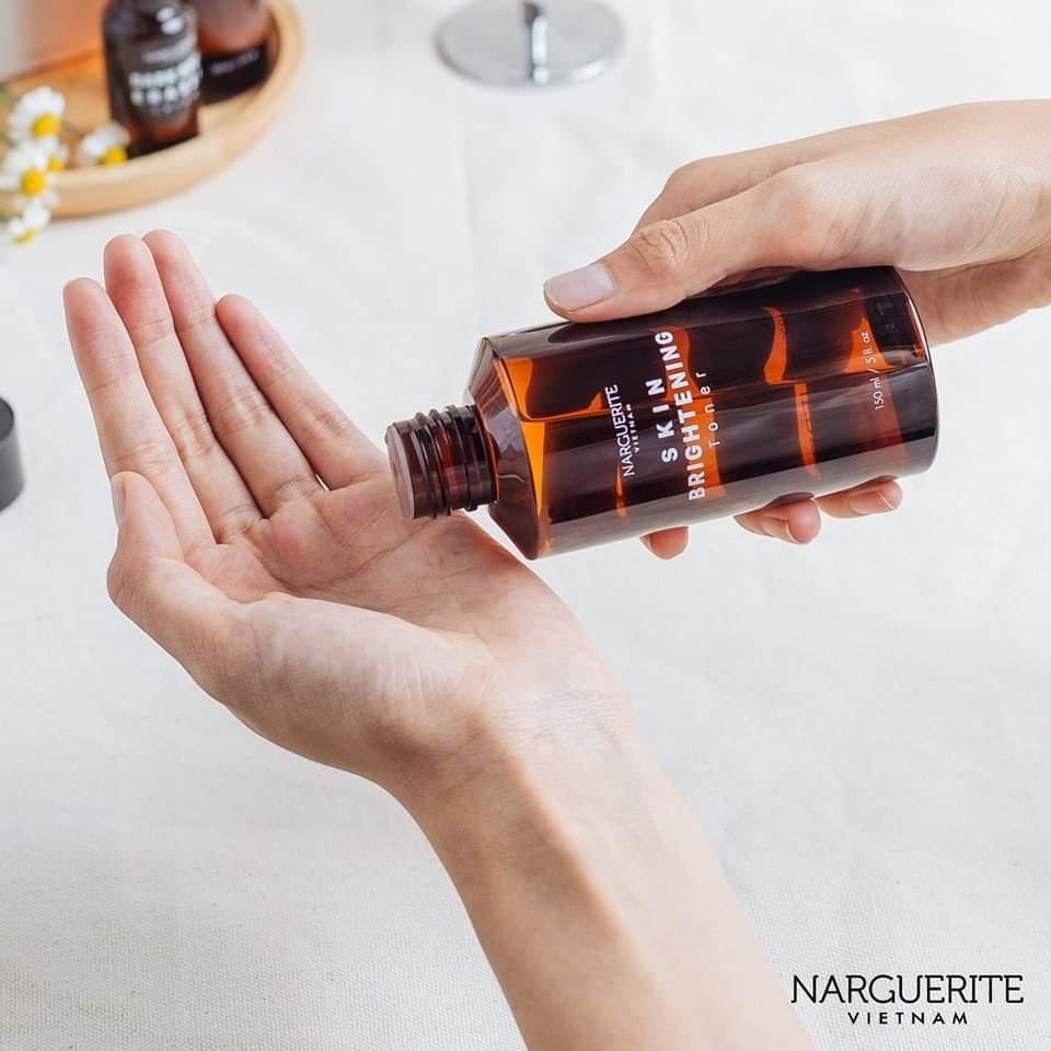 NƯỚC HOA HỒNG SÁNG DA SKIN BRIGHTENING TONER NARGUERITE