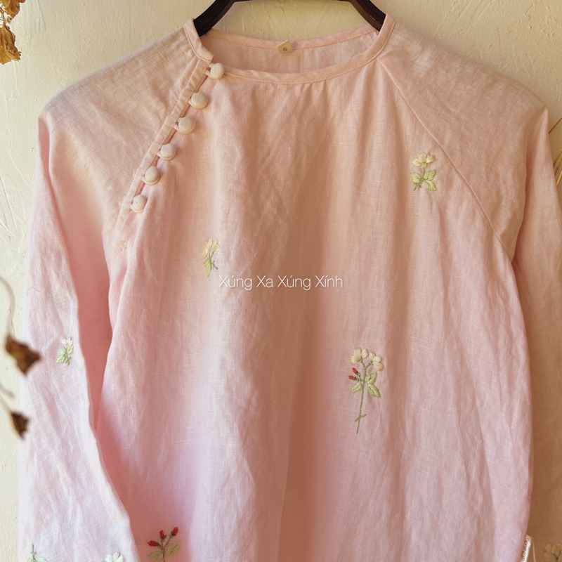 | 0303 studio | áo dài linen cổ tròn thêu nhành ớt - dòng Thu Hà