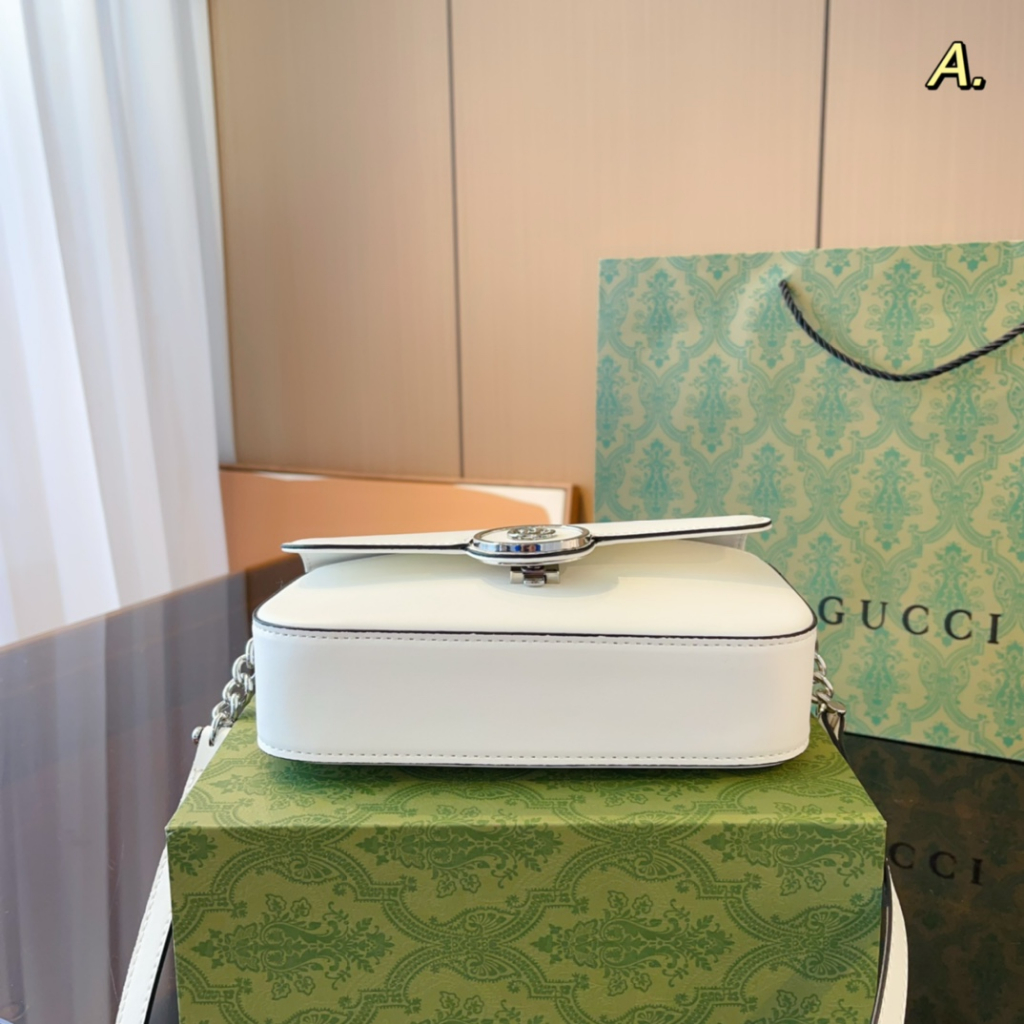 Túi da Gucci Petite GG đeo chéo form cứng