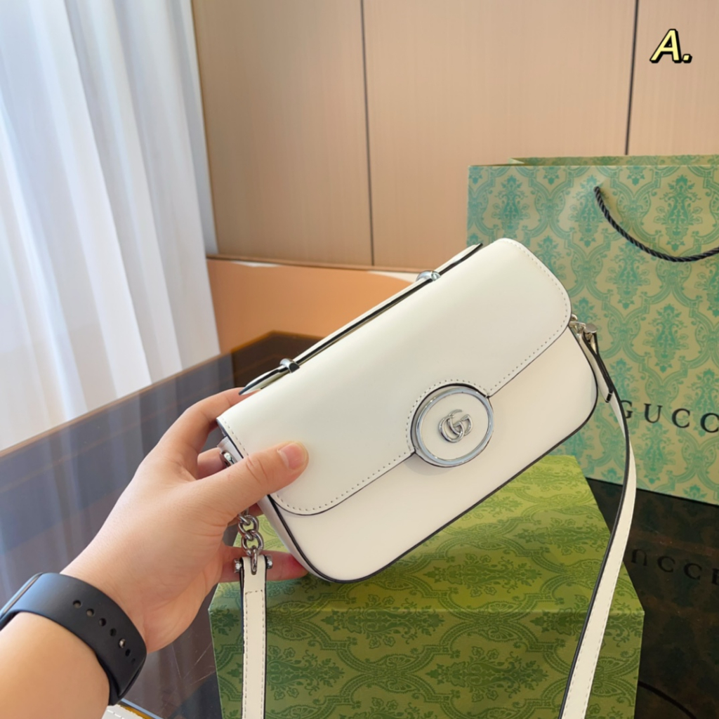 Túi da Gucci Petite GG đeo chéo form cứng