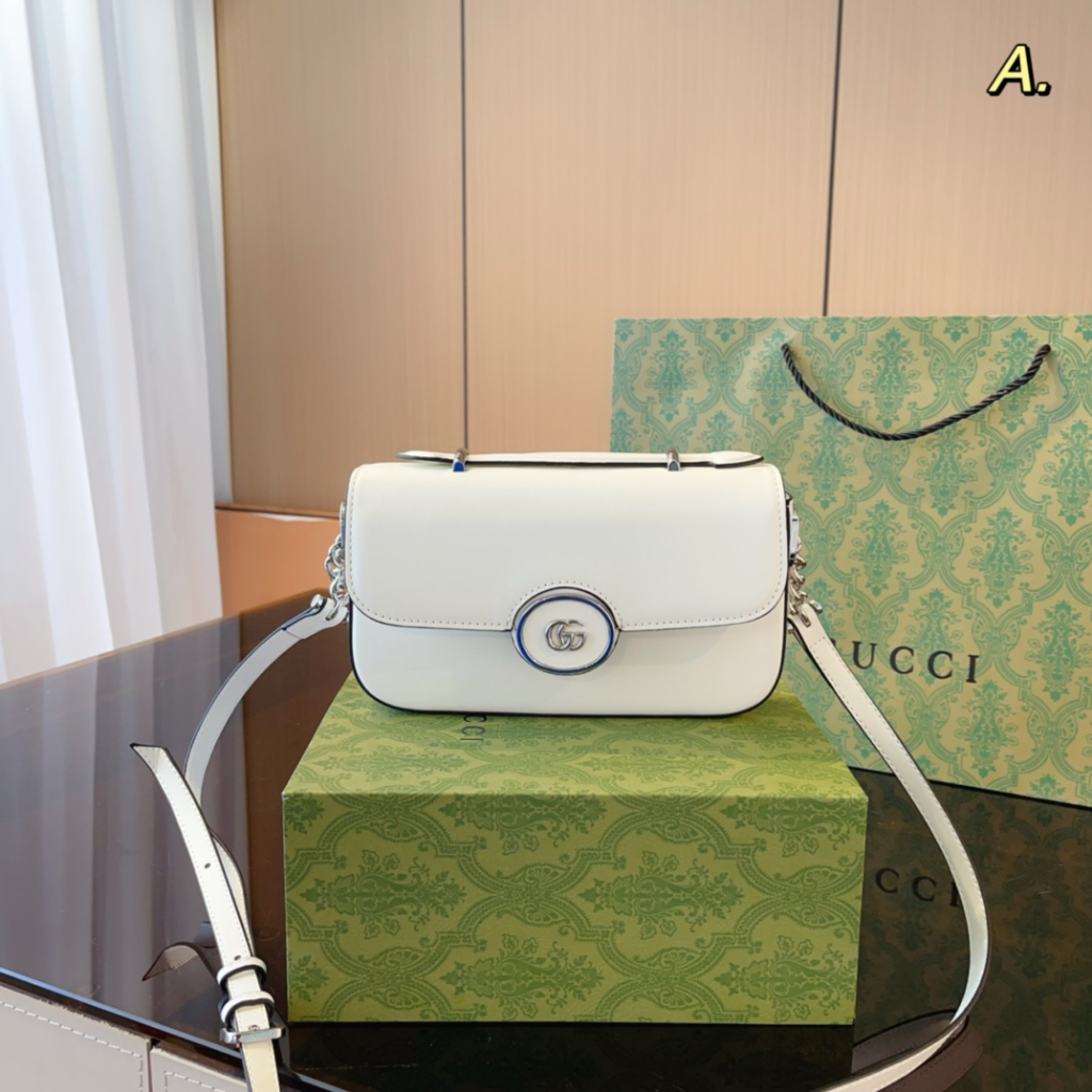 Túi da Gucci Petite GG đeo chéo form cứng