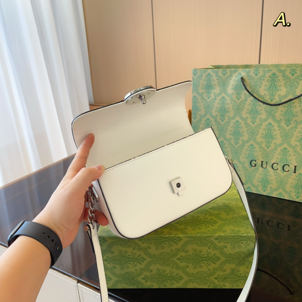 Túi da Gucci Petite GG đeo chéo form cứng