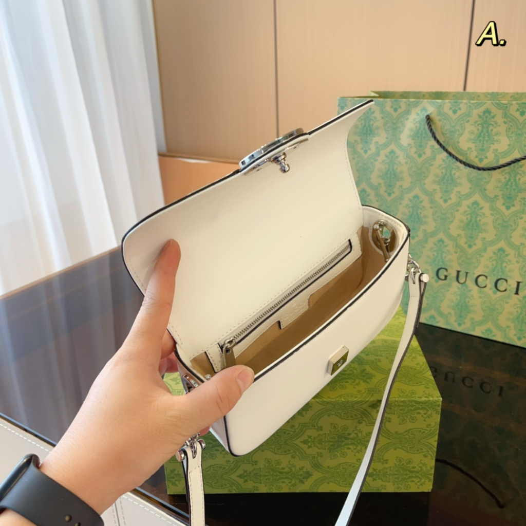 Túi da Gucci Petite GG đeo chéo form cứng