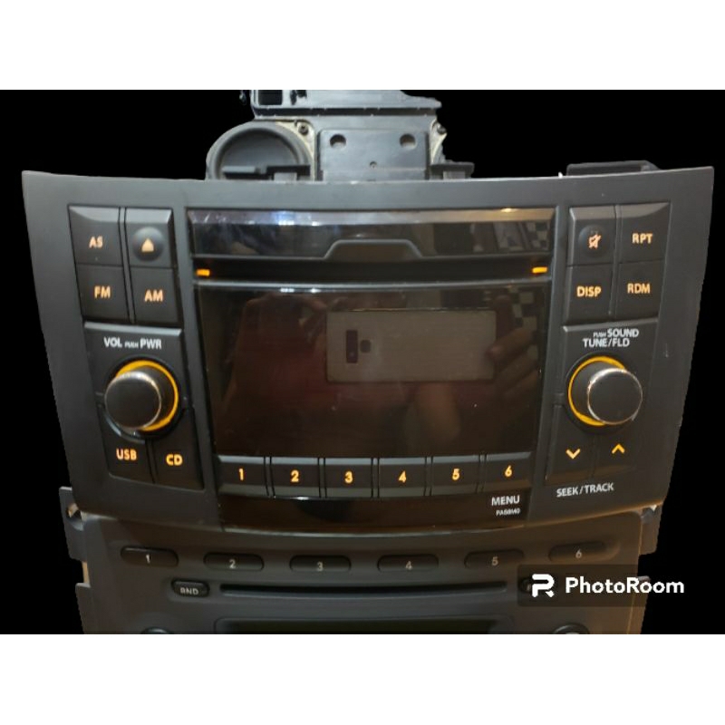 Máy phát nhạc liền Amply Xe SUZUKI Swits .Tính năng :  bluetooth 5.0/aux/usb/cad/cd mp3/ Radio.Công suất 50w x 4 kênh.