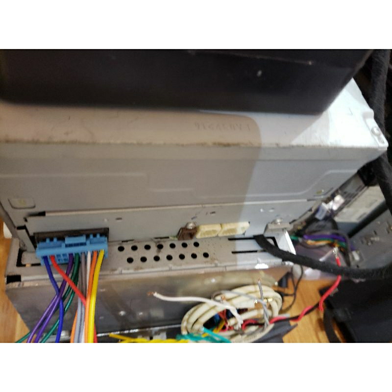 Máy phát nhạc liền Amply Xe SUZUKI Swits .Tính năng :  bluetooth 5.0/aux/usb/cad/cd mp3/ Radio.Công suất 50w x 4 kênh.