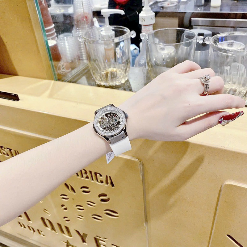 Đồng Hồ nữ Hanboro By Huboler Mặt Tròn Lộ Cơ đính đá chính hãng dây cao su