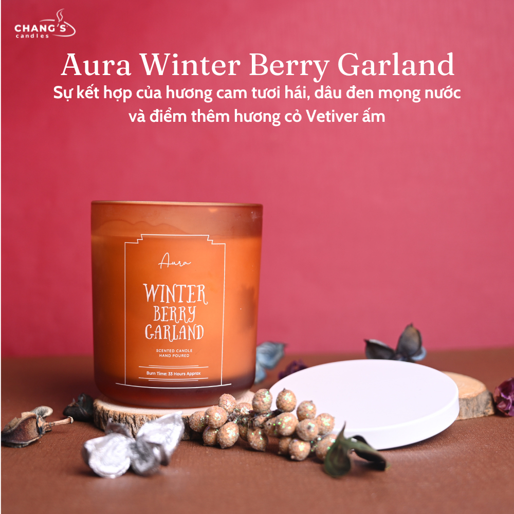 Nến thơm Winter Berry Garland hương cam tươi hái, dâu đen mọng nước, cỏ Vetiver ấm 8.8oz- 250g