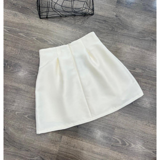 Chân váy trắng xoè size M (51-56kg)