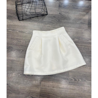 Chân váy trắng xoè size M (51-56kg)