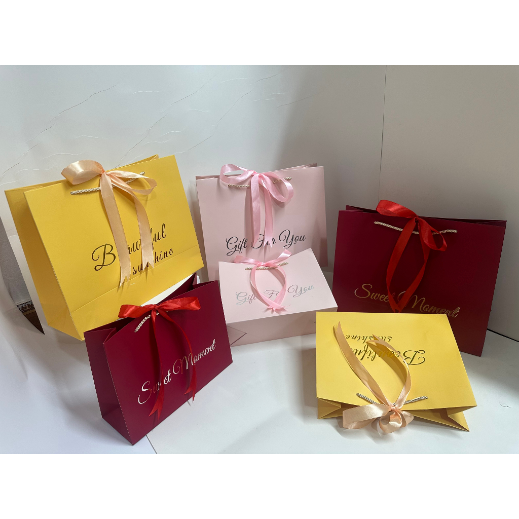 Túi Giấy Màu Đỏ Đựng Quà Giáng Sinh Kèm Dây Ruy Băng Sang Trọng - Túi Giấy Đựng Qùa Tặng Noel Nhiều Màu Sắc