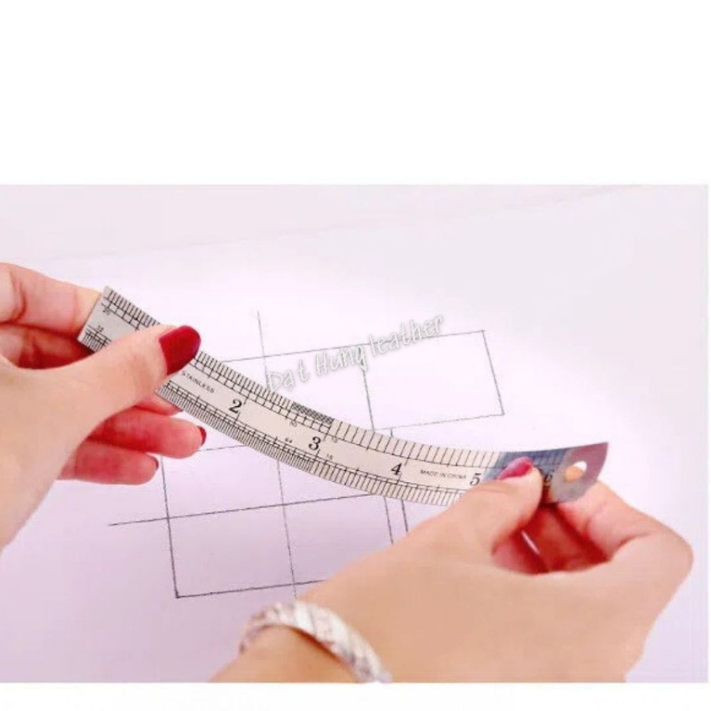 Thước thẳng bằng thép