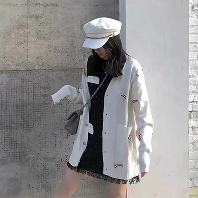 Áo Khoác Cardigan Len Trắng Đính Nơ Form Rộng Unisex Nữ