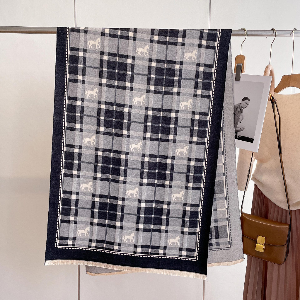 KHĂN CHOÀNG MÙA ĐÔNG HỌA TIẾT Ô VUÔNG ĐAN XEN