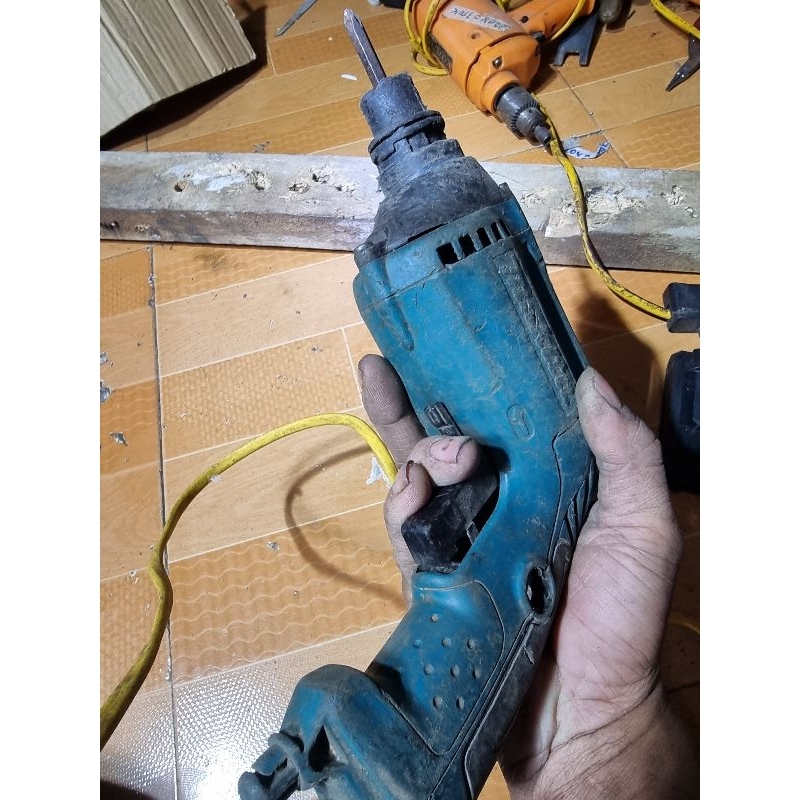 Máy bắn vít makita nhật bãi điện 100v và 220v