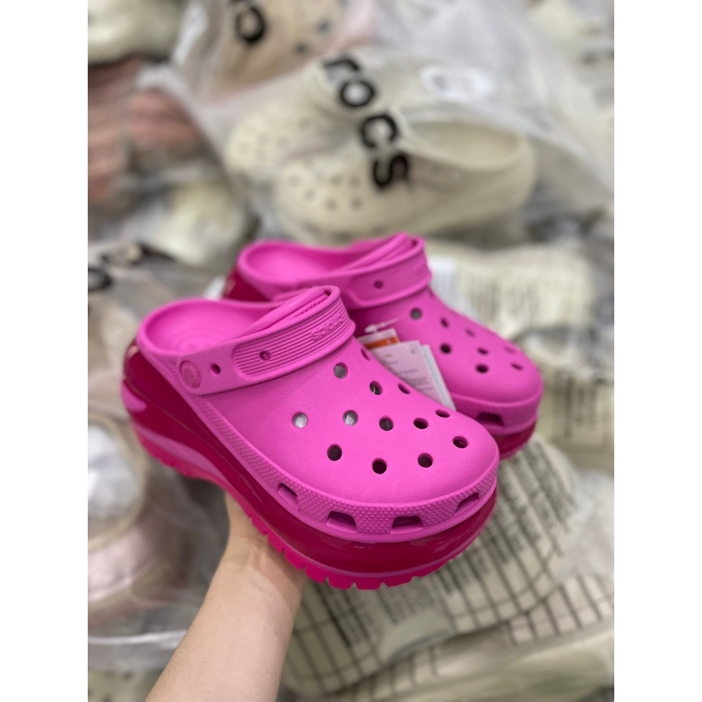 CrocsFanClub -  Dép sục Mega Crush bóng nữ, đế cao 8cm, PB167 - tặng 10 charm siêu cut