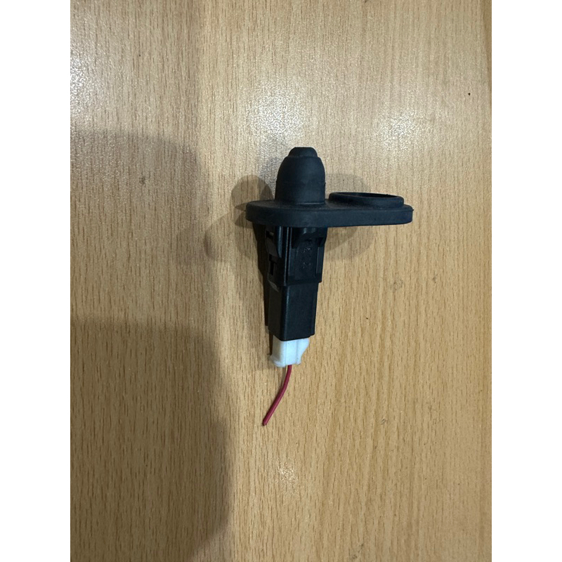 Công tắc báo đóng mở cửa xe ô tô dùng để độ chế hàng bãi Nhật