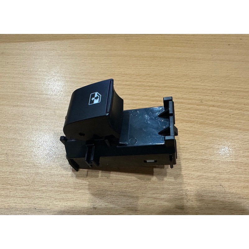 Công tắc lên xuống kính Toyota Fortuner 2016-2017