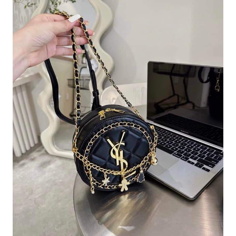 Túi Đeo Chéo, Túi Cốp Tròn Viền Xích Tặng Kèm Sticker - Đen Trắng Xanh