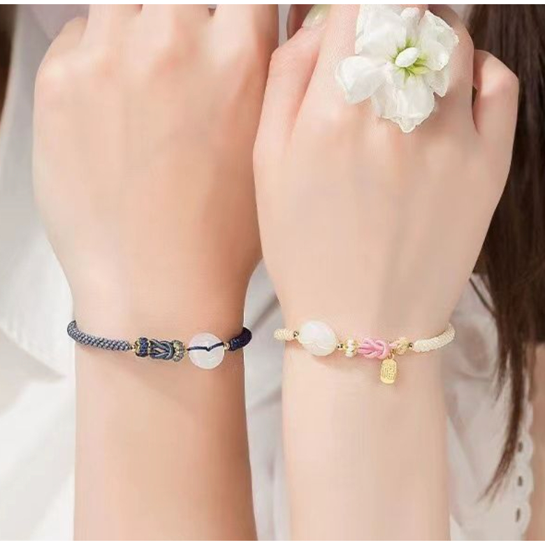 Vòng tay dệt may mắn