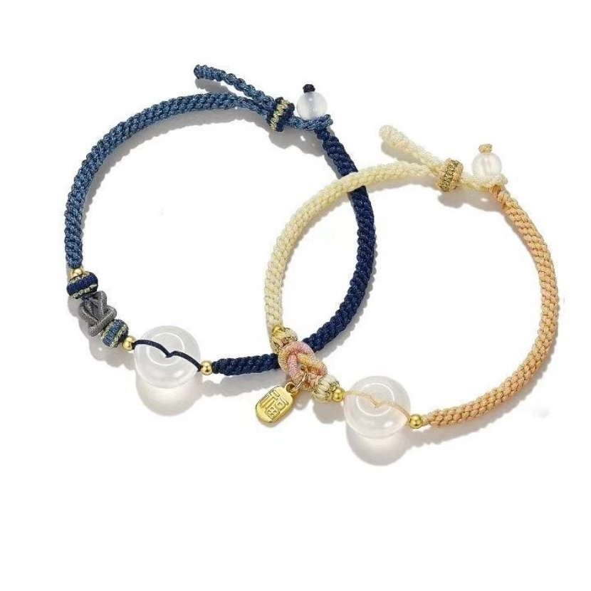 Vòng tay dệt may mắn